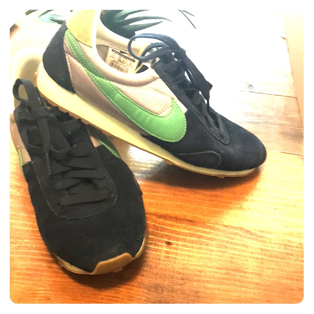Vintage looking Nikes, Size 9